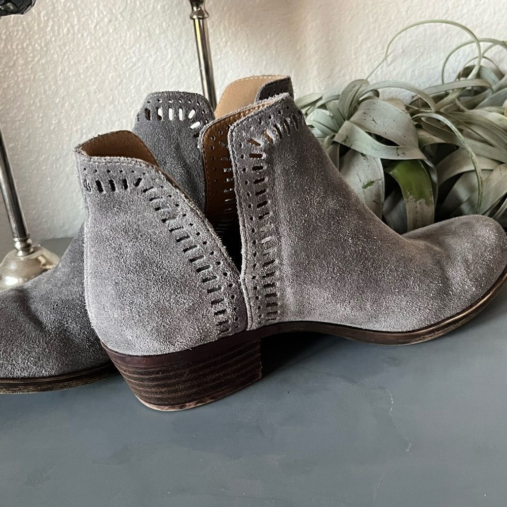 ☘️HP☘️ EUC Lucky Brand Gray Bustina Ankle Booties - Picture 9 of 11